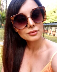 Minissha Lamba Instagram - Just came across the term Holidate..... From the movie and then further upon reading about the 'trend', I realised how messed up it actually is.... Like dating out there isn't tough already... Basically, our new age manic  consumerism has extended to the dating scene in more mays than we care to acknowledge ... After all if u don't wanna be stuck with one kind of smart phone or laptop or ipad or whatever... Why shouldn't that also extend to ur choice in a partner?? Is that the thought process??? Would be nice to hear your thoughts..
And when ur always with some one on holidays... Christmas, new year... Diwali... Happy Times... How can u not help fall in love? After all u are mostly being in happy situations with someone u are attracted to in more ways then one right?

.
.
.
.
.
.
.
.
#dating #love #relationship #holidate
