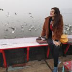 Minissha Lamba Instagram - Was worth the 6am trip on the Ganga in the freezing cold of winter... As u grow.. Older... You realise the magic of early mornings. The power it has and the joy u feel from starting ur day with the rising sun. Truly.. Magical!