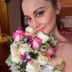 Minissha Lamba Instagram - All You Need Is Some Pretty Flowers To Water #happyvalentinesday #flowers #flowerstagram #valentines #valentine Mumbai, Maharashtra