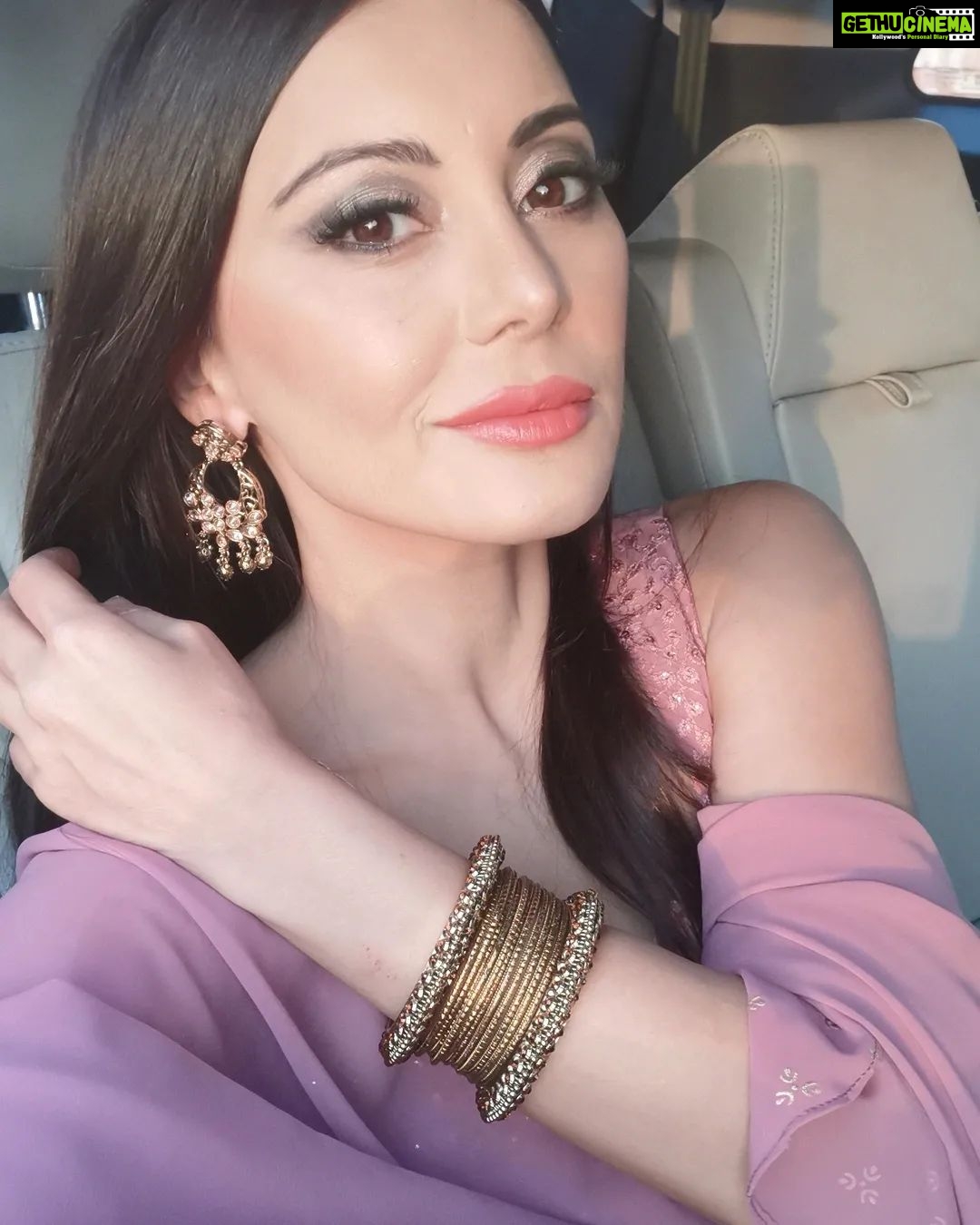 Minissha Lamba Instagram - Ohhhh .. My phone has started making reels automatically.. Came across this picture, that I don't remember taking !! Mumbai, Maharashtra