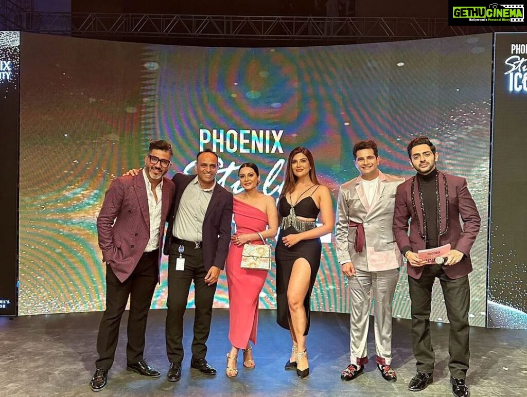 Minissha Lamba Instagram - It was a pleasure to be a part of the Judges Panel for the #PhoenixStyleIcon of @phoenixmctypune. Congrats at @sandeepdharma_official for a fantastic show with where over 500 people registered… @mrinmaikolwalkar @realkaranmehra Pune City