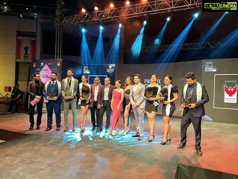 Minissha Lamba Instagram - It was a pleasure to be a part of the Judges Panel for the #PhoenixStyleIcon of @phoenixmctypune. Congrats at @sandeepdharma_official for a fantastic show with where over 500 people registered… @mrinmaikolwalkar @realkaranmehra Pune City