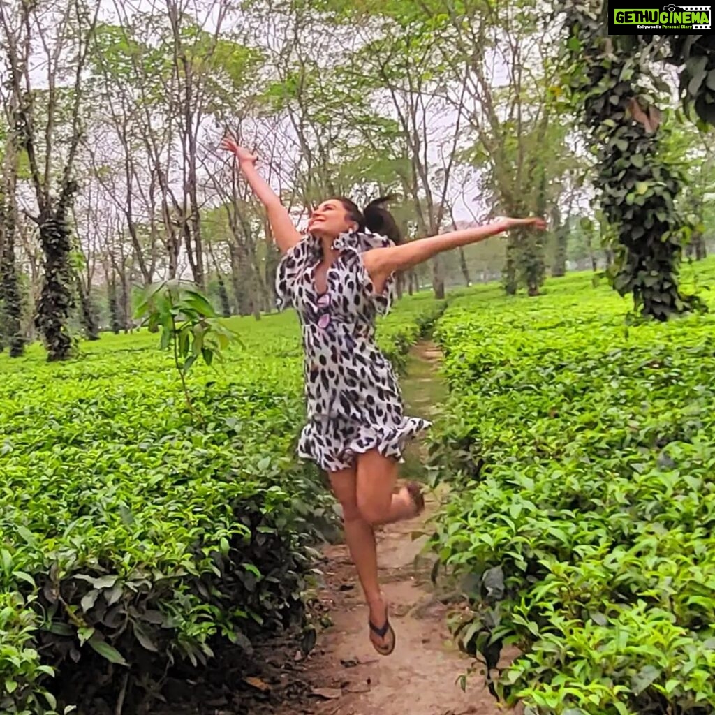 Minissha Lamba Instagram - Whoz that happy girl jumping about like a monkey 🤩