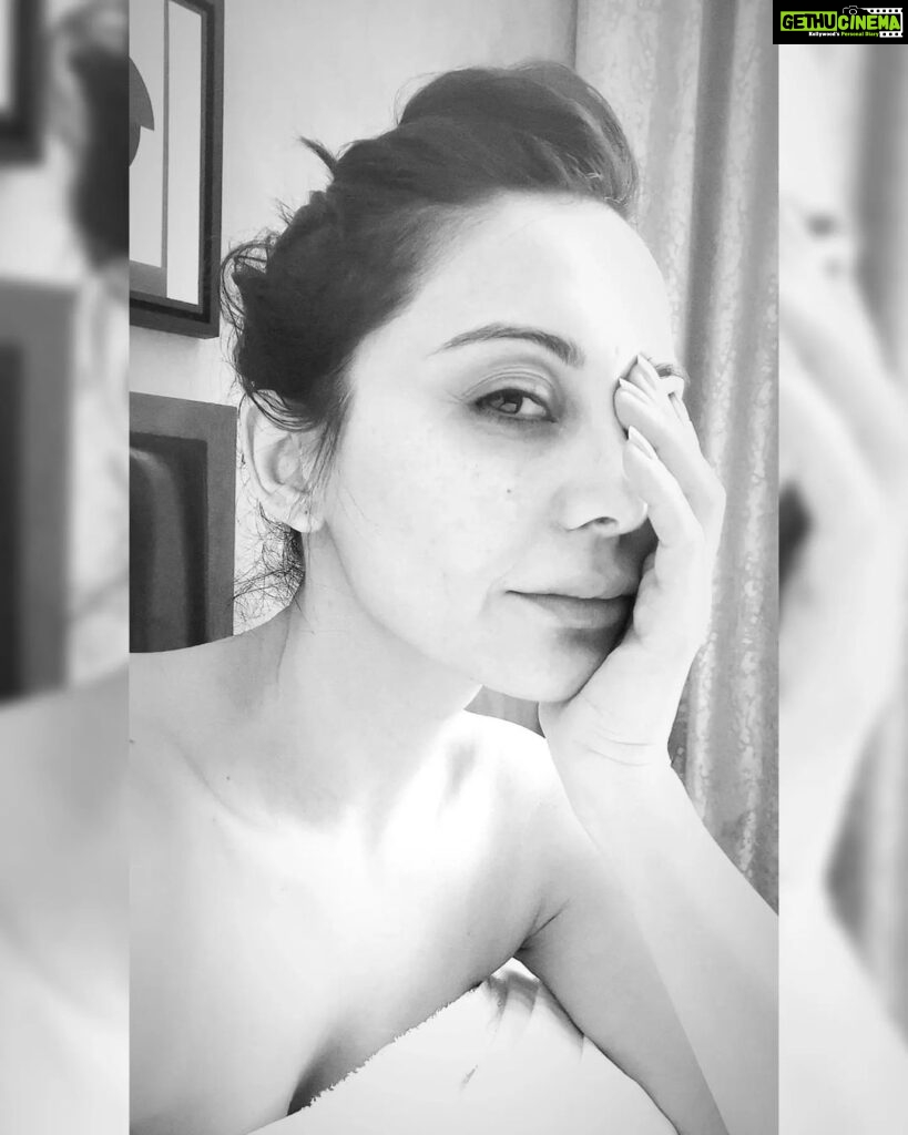 Minissha Lamba Instagram - Good morning... In Black and White