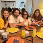 Minissha Lamba Instagram - Happy Happy Karu…. here’s to life always being a bright summer holiday, with cool breeze, sunshine, clean air… and whatever drink it is that you like @aasthasharma @manjulamba @kawelbirsingh @karanbirlamba Mumbai, Maharashtra