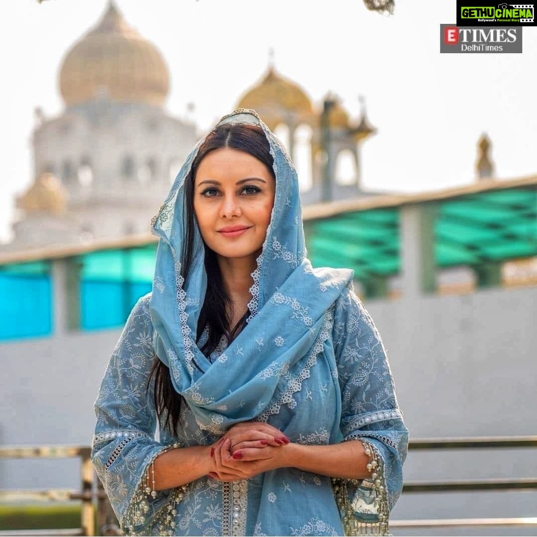 Minissha Lamba Instagram - Happy Gurpurab! Thank you @delhi.times for making this day special for me !