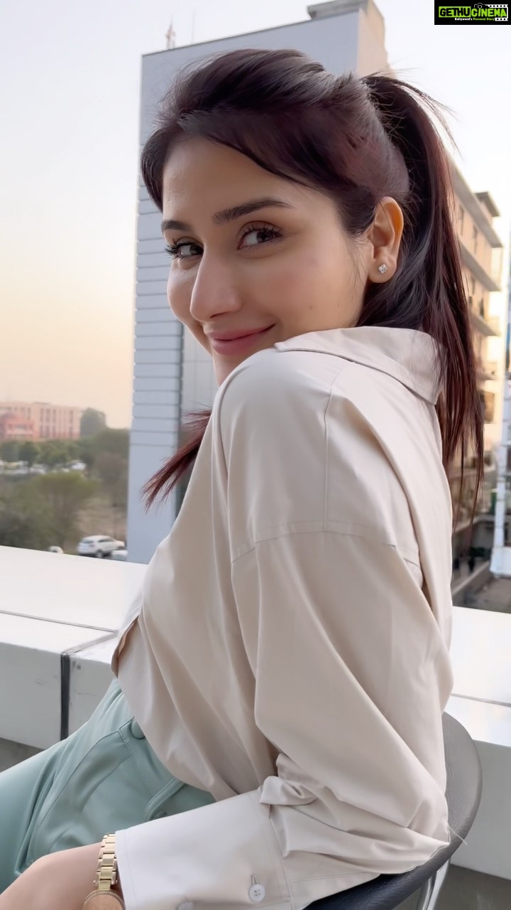 Monica Sharma Instagram - Enna wadda hogya hai yara mera ♥️ #yaara . . . 11th February ♥️ . . Wearing- @whatalishawore . . #reels #reelsinstagram #reelsvideo #reelitfeelit #reelsindia #reel #yaara #jalwayuenclave Chandigarh, India
