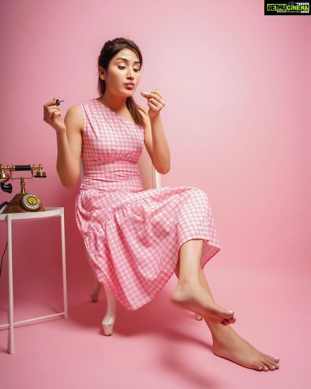 Monica Sharma Instagram - Just when i thought my fantasies were over.. I see you passing by, smelling good.. wearing formals, hair short, tanned right, so right, gotta remind myself Not Again M๐ซ๐ . . . . . ๐ธ- @snapshotmedia_mumbai Mua- @amuthevar . . . . #mood #moodboard #balloons #tuesday #happy #photoshoot #outfitoftheday #stylefashion #instafashion #glam #glammakeup #makeup #luxurylifestyle #fashion #styleinspo #styleblogger #instastyle #fashionista #styleinspo #stylediary #stylepost #styleinspiration #styleinfluencer #stylegoals #luxury #fashiongram #love #pink #pinkaesthetic #tgbstudios Mumbai, Maharashtra