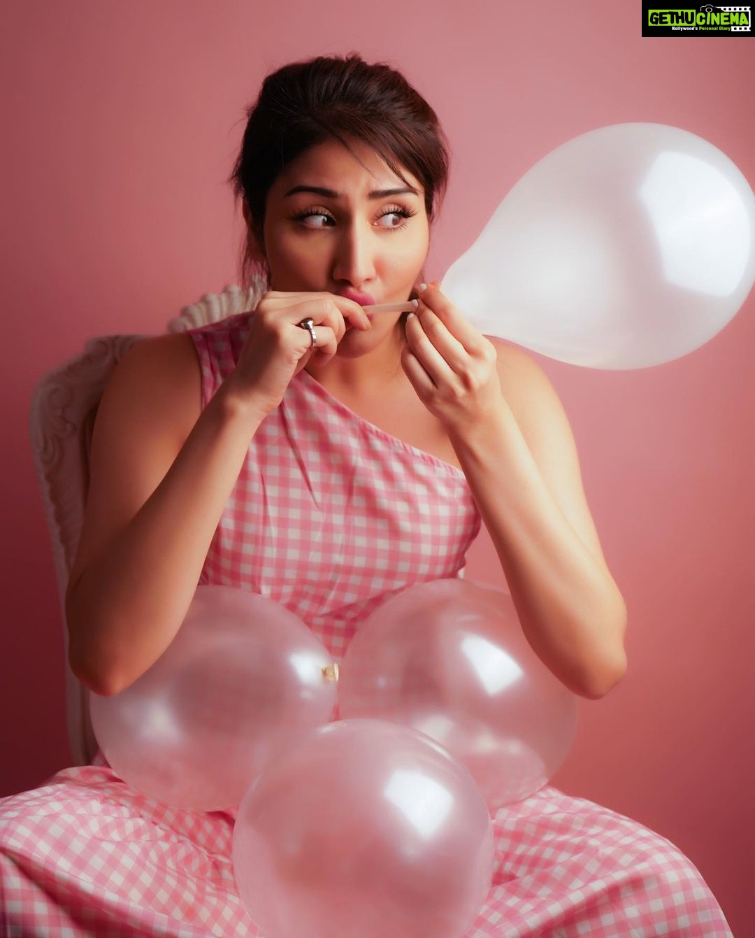 Monica Sharma Instagram - Set them free๐๐ . . . . . ๐ธ- @snapshotmedia_mumbai Mua- @amuthevar . . . #mood #moodboard #balloons #tuesday #happy #photoshoot #outfitoftheday #stylefashion #instafashion #glam #glammakeup #makeup #luxurylifestyle #fashion #styleinspo #styleblogger #instastyle #fashionista #styleinspo #stylediary #stylepost #styleinspiration #styleinfluencer #stylegoals #luxury #fashiongram #styleaddict #freedom #pink #pinkaesthetic #tgbstudios New Delhi