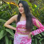 Monica Sharma Instagram - घर नारी गँवारी, चाहे जो कहे मैं निजाम से नैना लगा आई रे सोहनी सूरत.. मोहनी मूरत, मैं तो ह्रदय बीच समा आई रे.. 🕉♥️ - अमीर खुसरो . . . . . #onelove #sufi #2022 #outfitinspiration #style #stylefashion #stylediary #styleinspiration #stylepost #fashion #fashionstyle #fashionistas #travelling #whatiwore #instafashion #instastyle #travelgram #goadiaries #travel #vacay #vacaymode #pinktiedye #pinkwhite #cordsets #nature #ecoresort #amirkhusrow #gharnarigawari #favlines Mumbai, Maharashtra