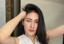 Monica Sharma Instagram - Ayee.. Johnny Bravo 💃🏻 . . . . #hashtags #december #decemberpic #venus #white #whiteshirt #whitetee #whitelove #astrology #casualstyle #casual #denim #casualoutfit #ootd #outfit #outfitoftheday #outfitinspiration #style #stylefashion #stylediary #styleinspiration #stylepost #fashion #fashionstyle #fashionistas #whatiwore #shootdiaries #instafashion #instastyle Mumbai, Maharashtra