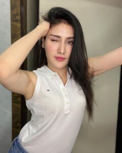 Monica Sharma Instagram - Ayee.. Johnny Bravo 💃🏻 . . . . #hashtags #december #decemberpic #venus #white #whiteshirt #whitetee #whitelove #astrology #casualstyle #casual #denim #casualoutfit #ootd #outfit #outfitoftheday #outfitinspiration #style #stylefashion #stylediary #styleinspiration #stylepost #fashion #fashionstyle #fashionistas #whatiwore #shootdiaries #instafashion #instastyle Mumbai, Maharashtra