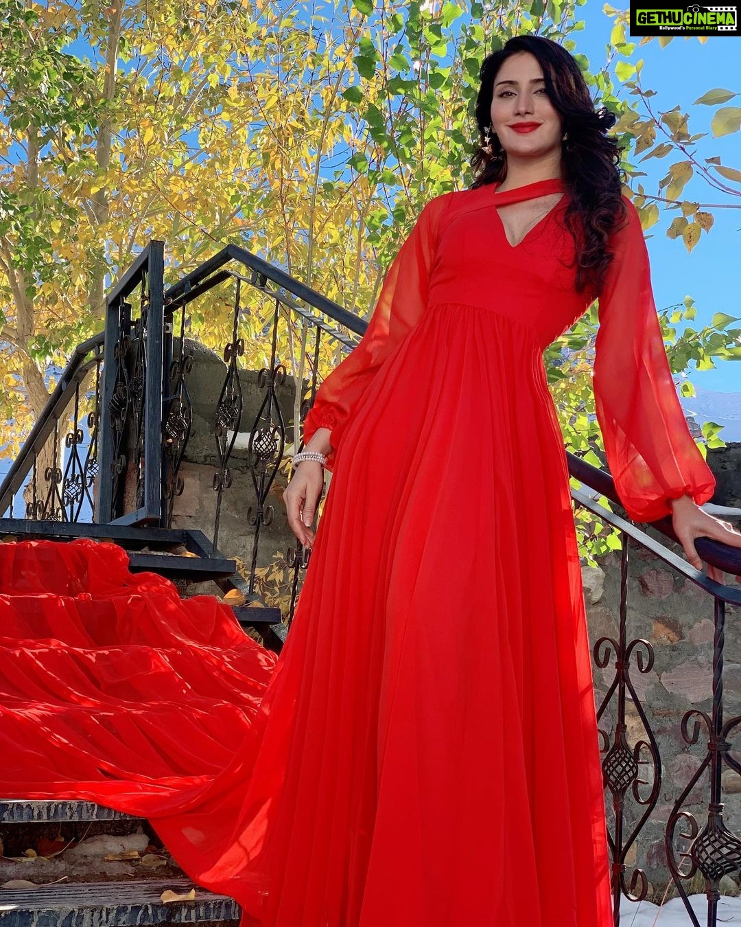 Monica Sharma Instagram - cuz m not sleepy rn❤️😏 . . . . Wearing- @kaisha_by_kanika Styled by- @styledbycindy01 . . . #travelgram #travelphotography #gown #travelindia #redgown #red #fashiondesigner #gowns #spiti #spitivalley #hills #hillstation #himachal #Instafashion #instatravel #travelingram #travellife #explorepage #travelling #spitivalley #fashion #instadaily #travelgram #travelphotography #travelblogger #stylefashion #instafashion #photooftheday #photogram #traveladdict #instastyle #style #photography New Delhi