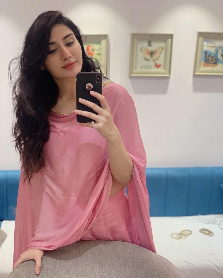 Monica Sharma Instagram - 💞 . . . . #khudahaafizchapter2 #kalki #lucknow #throwback #pink #pinklove #pinkdress #nosepins #mirrorselfie #mirrors #khudahafiz #goodday #sunday #sundayfunday #desi #desigirl #pinkaesthetic #sundayvibes #tb #throwbackpic #nosepiercing #instafashion #mirrorpic Mumbai, Maharashtra