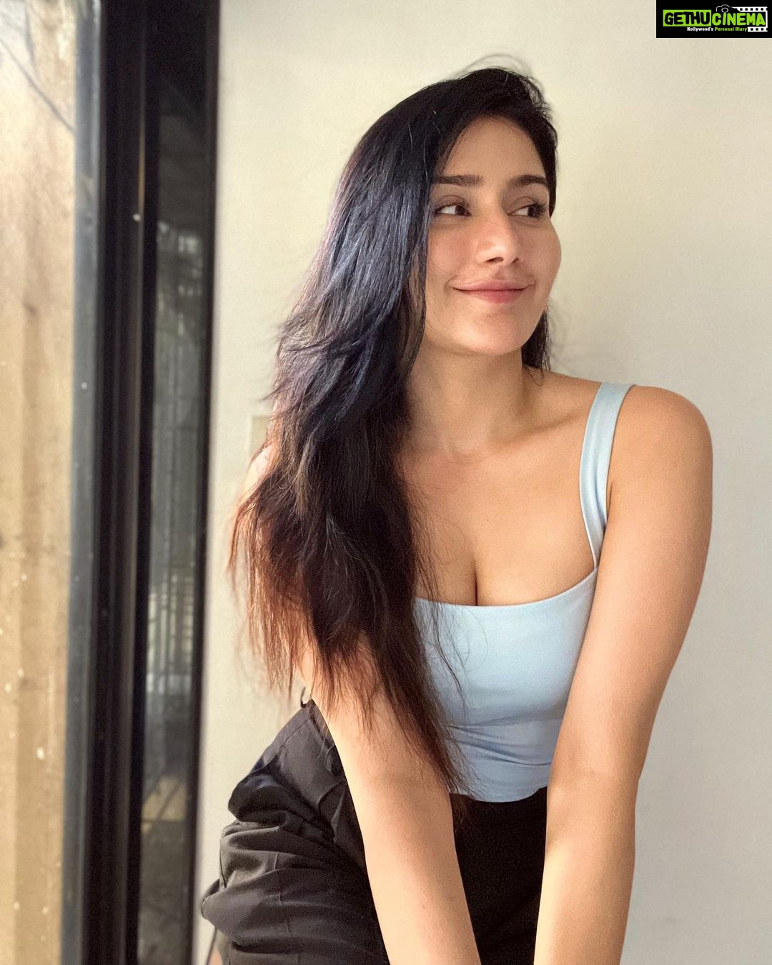 Monica Sharma Instagram - The heart surrenders everything to the moment. The mind judges & holds back. - Ram Dass . . . . . #ramdass #blue #sunkissed #fridayvibes #picoftheday #instalove #mumbai #stylepost #sayings #heart #mind #pictureoftheday #instame #5d #manifesting #pisces Mumbai, Maharashtra