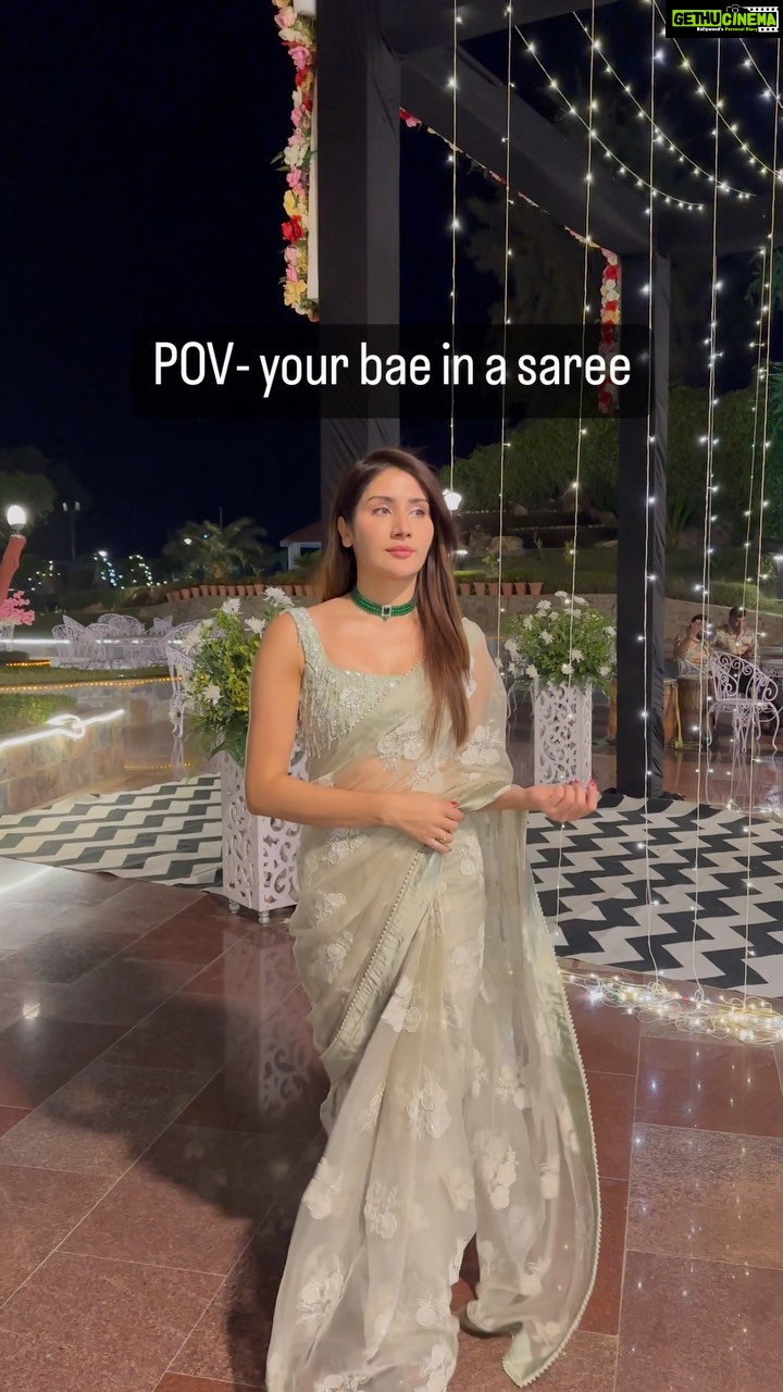 Monica Sharma Instagram - pov- your bae in a saree😌 . . . . . In 👗- @khawab.25 . . . . #reelsinstagram #explorepage #reelsindia #fashionreels #love Mumbai, Maharashtra