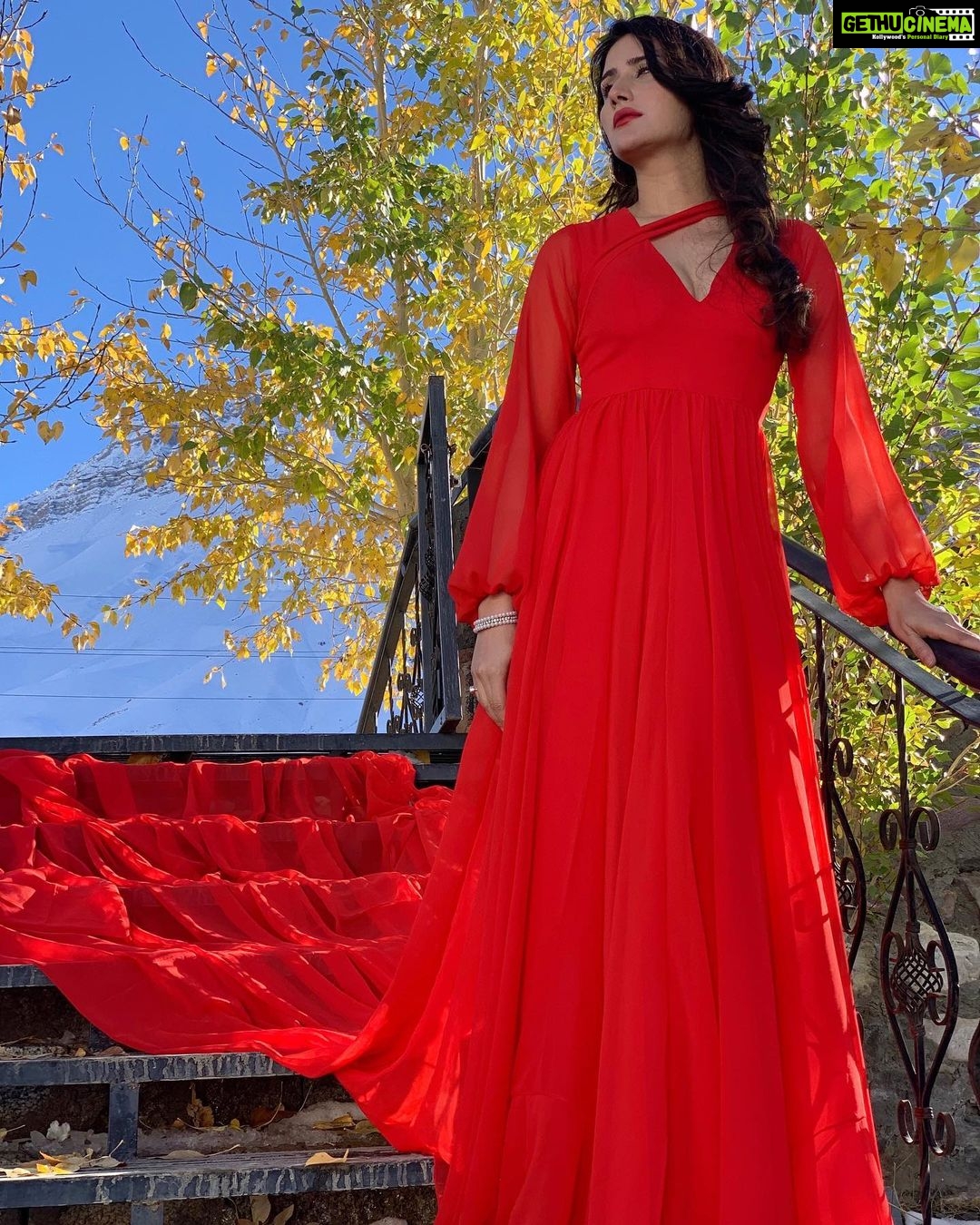Monica Sharma Instagram - cuz m not sleepy rn❤️😏 . . . . Wearing- @kaisha_by_kanika Styled by- @styledbycindy01 . . . #travelgram #travelphotography #gown #travelindia #redgown #red #fashiondesigner #gowns #spiti #spitivalley #hills #hillstation #himachal #Instafashion #instatravel #travelingram #travellife #explorepage #travelling #spitivalley #fashion #instadaily #travelgram #travelphotography #travelblogger #stylefashion #instafashion #photooftheday #photogram #traveladdict #instastyle #style #photography New Delhi