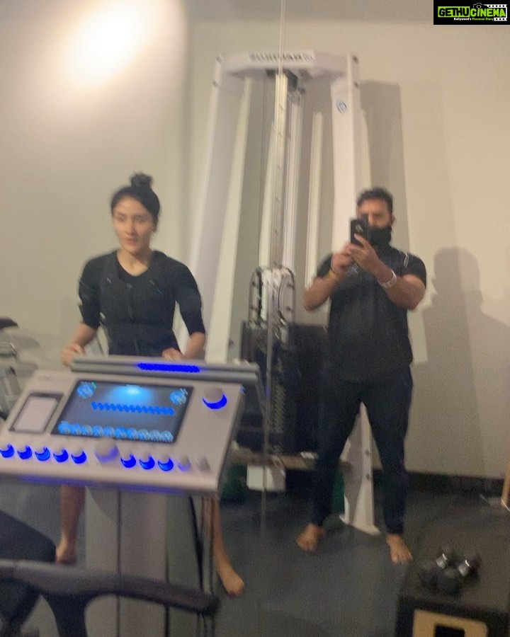 Monica Sharma Instagram - Happy Friday everyone.. . . already making it good & sweaty @bamaniya_vinod ππ€ . . . . #EMS #electronicmusclestimulation #fitspo #fitnessgoals #fitnessstudio #stretch #fitnessmotivation #fitnessjourney #fitfam #pilates #pilatesworkout #pilatesinstructor #ems #emstraining #mumbai #pilatesreformer #pilatesbody #friday #fridayvibes #fridaymotivation #fridayfitness #hashtag #okbye The Pilates Studio - Mumbai (india)