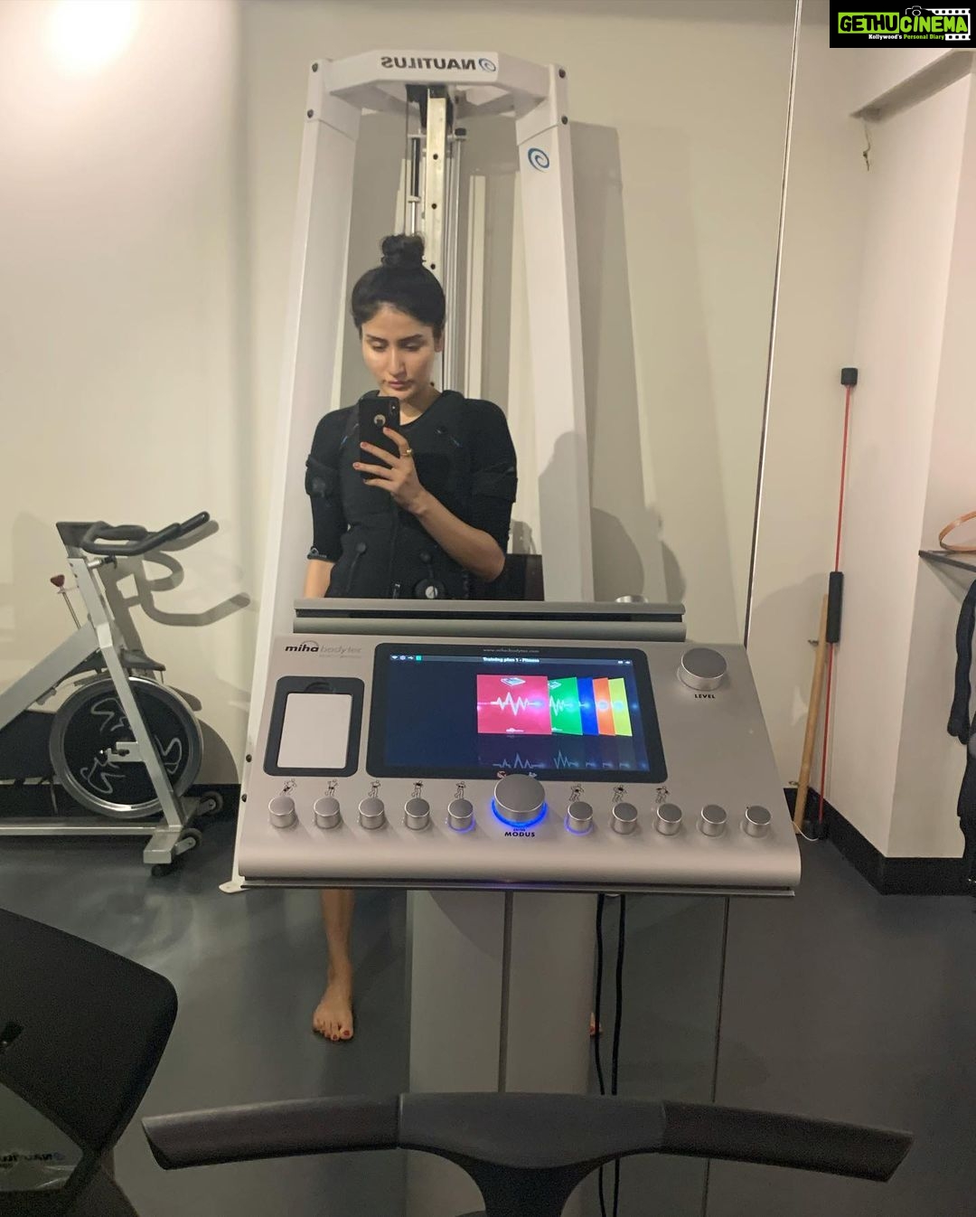 Monica Sharma Instagram - Happy Friday everyone.. . . already making it good & sweaty @bamaniya_vinod ππ€ . . . . #EMS #electronicmusclestimulation #fitspo #fitnessgoals #fitnessstudio #stretch #fitnessmotivation #fitnessjourney #fitfam #pilates #pilatesworkout #pilatesinstructor #ems #emstraining #mumbai #pilatesreformer #pilatesbody #friday #fridayvibes #fridaymotivation #fridayfitness #hashtag #okbye The Pilates Studio - Mumbai (india)