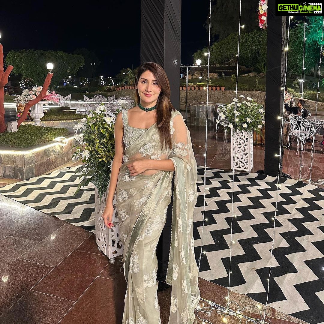 Monica Sharma Instagram - Habibi, don’t you miss me🎶 . . . . 👗- @khawab.25 . . . . #saree #sareelove #desi #indiangirls #ethnicwear #shadiseason #instagram #desifashion #fashion Neemrana