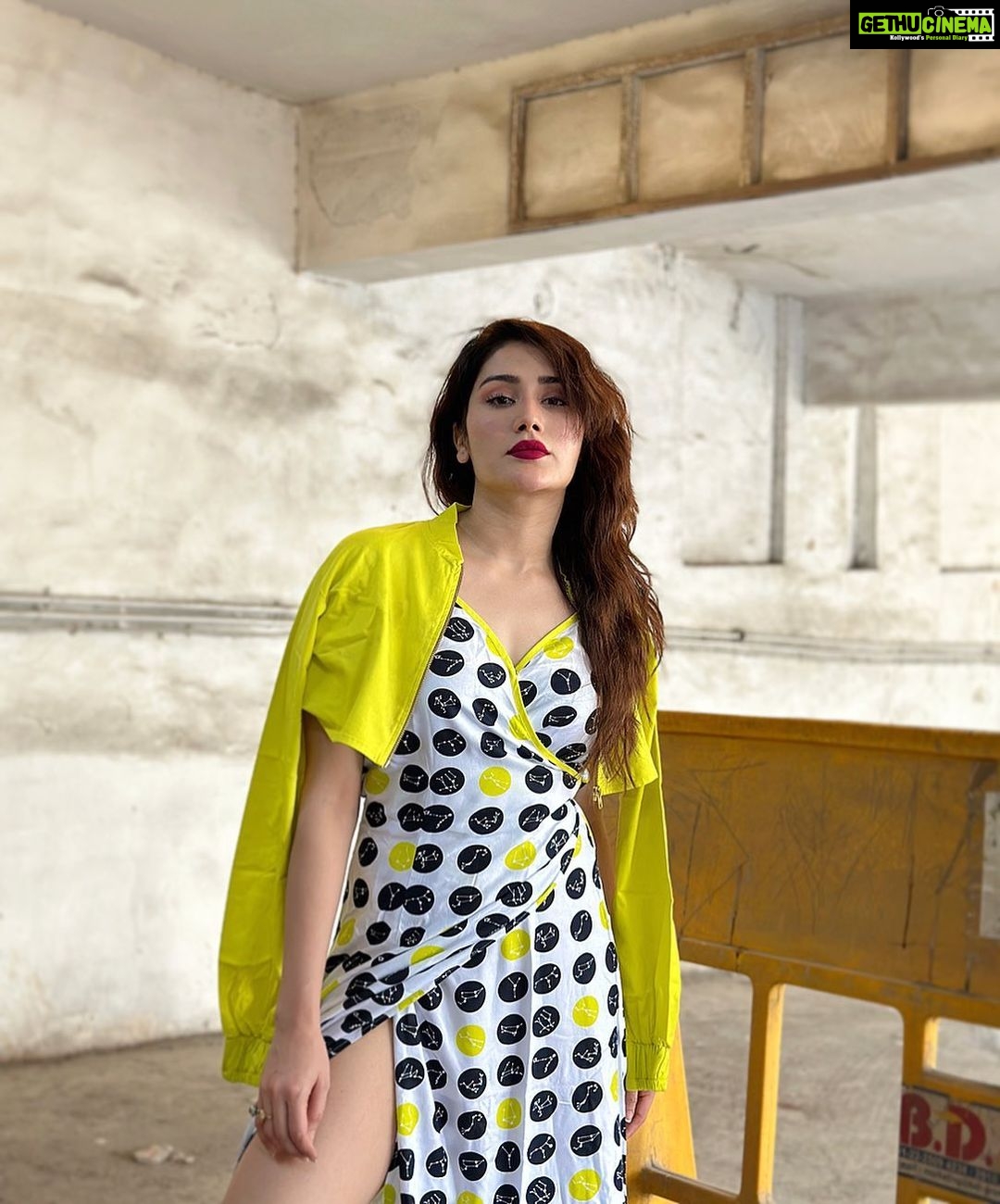 Monica Sharma Instagram - Shot on iphone . . . . . . 👚- @crimsouneclub 📸 - @iremmy31 @tgbtroop . . . . . . . . #instalove #instagood #explore #love Mumbai, Maharashtra