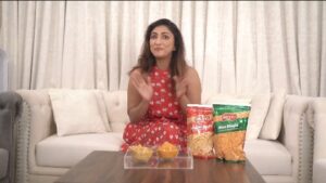 Mouli Ganguly Instagram - Bikano has made it so easy for a person like me who always love to welcome Guests. Kyuki Inse Behtar Bhujia Ko Jaane Kaun ! #SabkiFavoriteBhujia #BarsoSeBikano