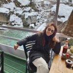 Mouli Ganguly Instagram - I ve never come across a cafe with a better view🏞️🌦️❤️ . . #mouliganguly #traveldiaries #incredibleindia