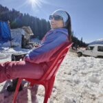 Mouli Ganguly Instagram - Pose karte karte didn't realise only my legs were almost frozen🥶🥶 Till the caring locals gave me there warmer.. hand knitted woollen socks ..and finally I could sense my feet 😅 . . #mouliganguly #snowday #snowpictures #himachal #manali #inthesnow #travel #traveldiaries #manalidiaries