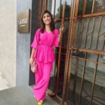 Mouli Ganguly Instagram - Thankyou everyone for the lovely birthday wishes❤️🙏 Only GRATITUDE ! Every moment is a treasure that one should relish so make it count ! Wearing this lovely fuschia coord from @shop.bythebay 💗 Thankyou @gomamumbai for this scrumptious amazing treat .Loved every bite🤩 . . . #mouliganguly #birthdaypost Radisson Mumbai Goregaon