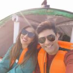Mouli Ganguly Instagram - Like the river keep on flowing Can never get enough of Ganga and the tranquility bliss of a boat ride🛶 . . . . . #mouliganguly #mazhersayed #boatride #ganga #gangariver #ganganadi
