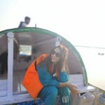 Mouli Ganguly Instagram - Like the river keep on flowing Can never get enough of Ganga and the tranquility bliss of a boat ride🛶 . . . . . #mouliganguly #mazhersayed #boatride #ganga #gangariver #ganganadi