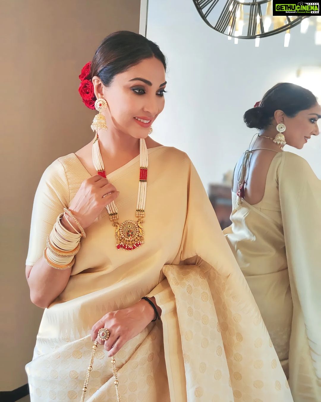 Mouli Ganguly Instagram - Event ready Festive mood . Styled by :deepa singh @pooja_deepa_2021 Makeup : self . Hair extension : @shankar.wig.maker . . #mouliganguly #awardshow #awardshowready #durgapuja #durgapujo #navratri #eventready #sareelove #sareelook