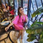 Mouli Ganguly Instagram - Thankyou nashu @nattashasingh and @samyuktasingh23 for introducing us to the most healthiest yummiest vegetarian friendly Japanese cuisine of @tsubakiworli ❤️ More success to you gals 🤗😘 . . @celeb_manager_ujit loved the outfit 🤗 TSUBAKI