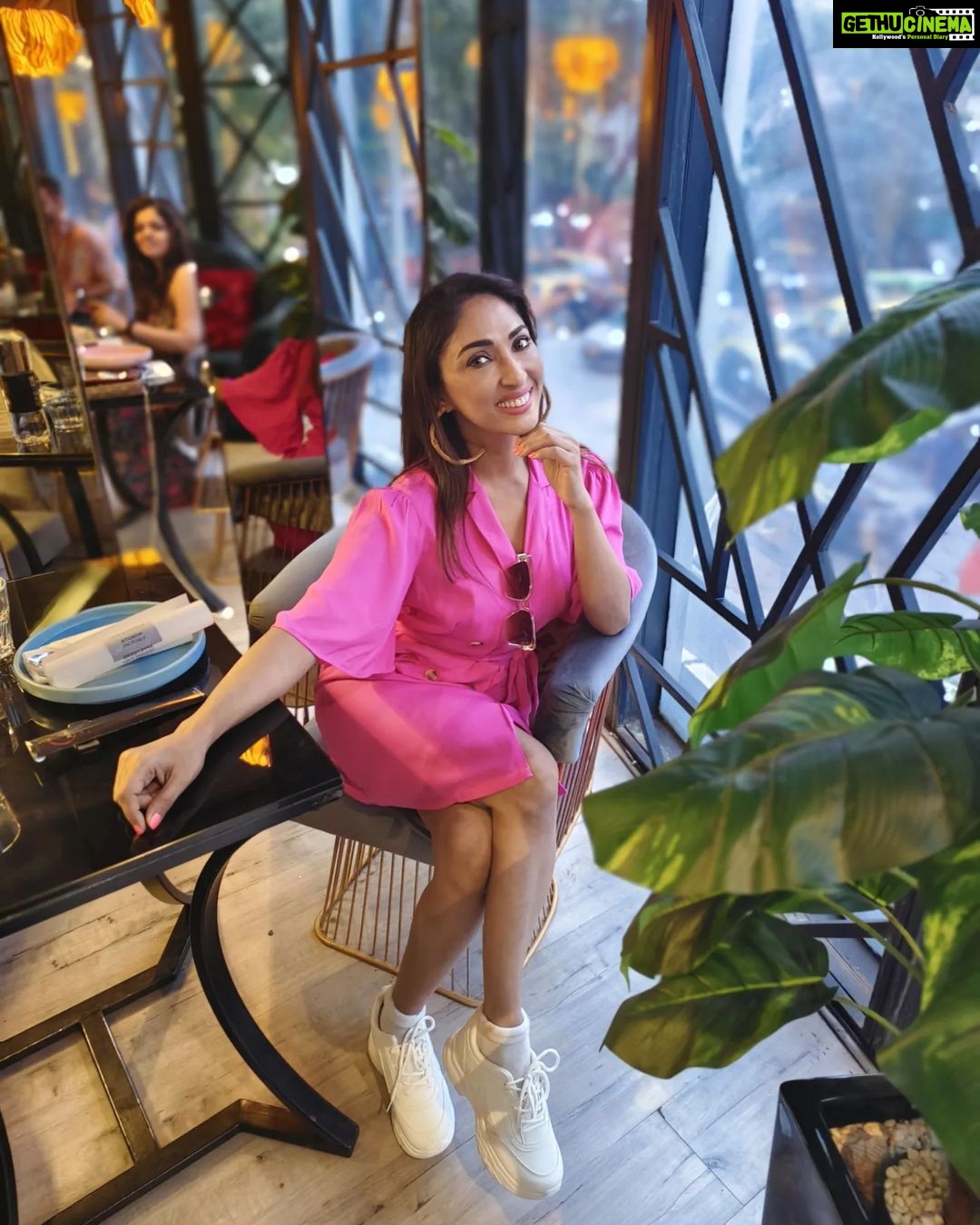 Mouli Ganguly Instagram - Thankyou nashu @nattashasingh and @samyuktasingh23 for introducing us to the most healthiest yummiest vegetarian friendly Japanese cuisine of @tsubakiworli β€οΈ More success to you gals π€π . . @celeb_manager_ujit loved the outfit π€ TSUBAKI