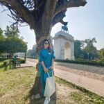 Mouli Ganguly Instagram - This is the place where every year from school we use to go atleast twice a year for a visit....and we use to be soo unhappy cause we wanted to go to a new exciting place ...now after years being touristy here...Cycle of life 😅 . . . #mouliganguly #kolkata #victoriamemorial