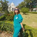 Mouli Ganguly Instagram - This is the place where every year from school we use to go atleast twice a year for a visit....and we use to be soo unhappy cause we wanted to go to a new exciting place ...now after years being touristy here...Cycle of life 😅 . . . #mouliganguly #kolkata #victoriamemorial