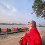 Mouli Ganguly Instagram - Ganga ke kinare ❤️ . . . #mouliganguly #mazhersayed #kolkata #gangaghat Ganga River, Kolkata