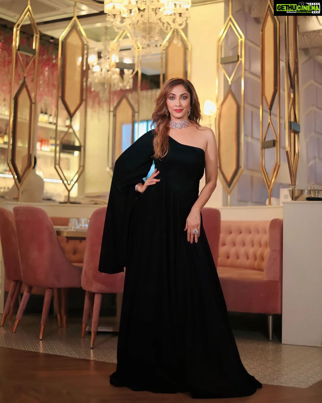 Mouli Ganguly Instagram - Wherever you stand stand tall and strong . . Jewellery @abarantimelessjewellery Outfit @the_adhya_designer Location @blabberallday Team : Hair and mkup @elvisvaz Styled by @deepa_a_singh . #mouliganguly #jewelleryshoot #fashionshoot #lifestyleshoot