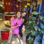 Mouli Ganguly Instagram - Thankyou nashu @nattashasingh and @samyuktasingh23 for introducing us to the most healthiest yummiest vegetarian friendly Japanese cuisine of @tsubakiworli ❤️ More success to you gals 🤗😘 . . @celeb_manager_ujit loved the outfit 🤗 TSUBAKI