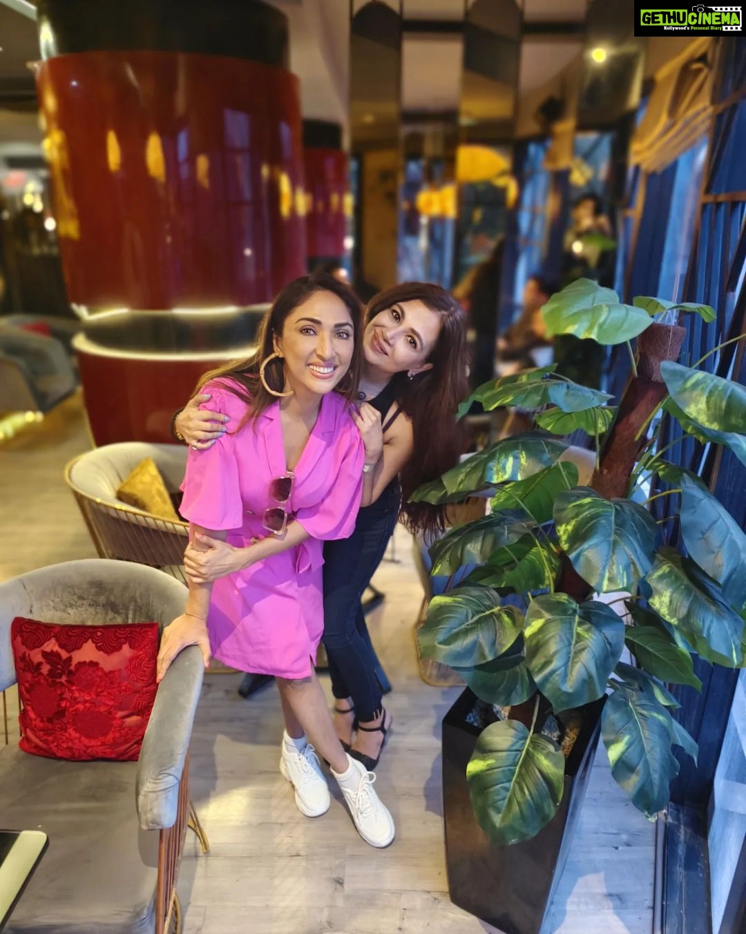 Mouli Ganguly Instagram - Thankyou nashu @nattashasingh and @samyuktasingh23 for introducing us to the most healthiest yummiest vegetarian friendly Japanese cuisine of @tsubakiworli β€οΈ More success to you gals π€π . . @celeb_manager_ujit loved the outfit π€ TSUBAKI