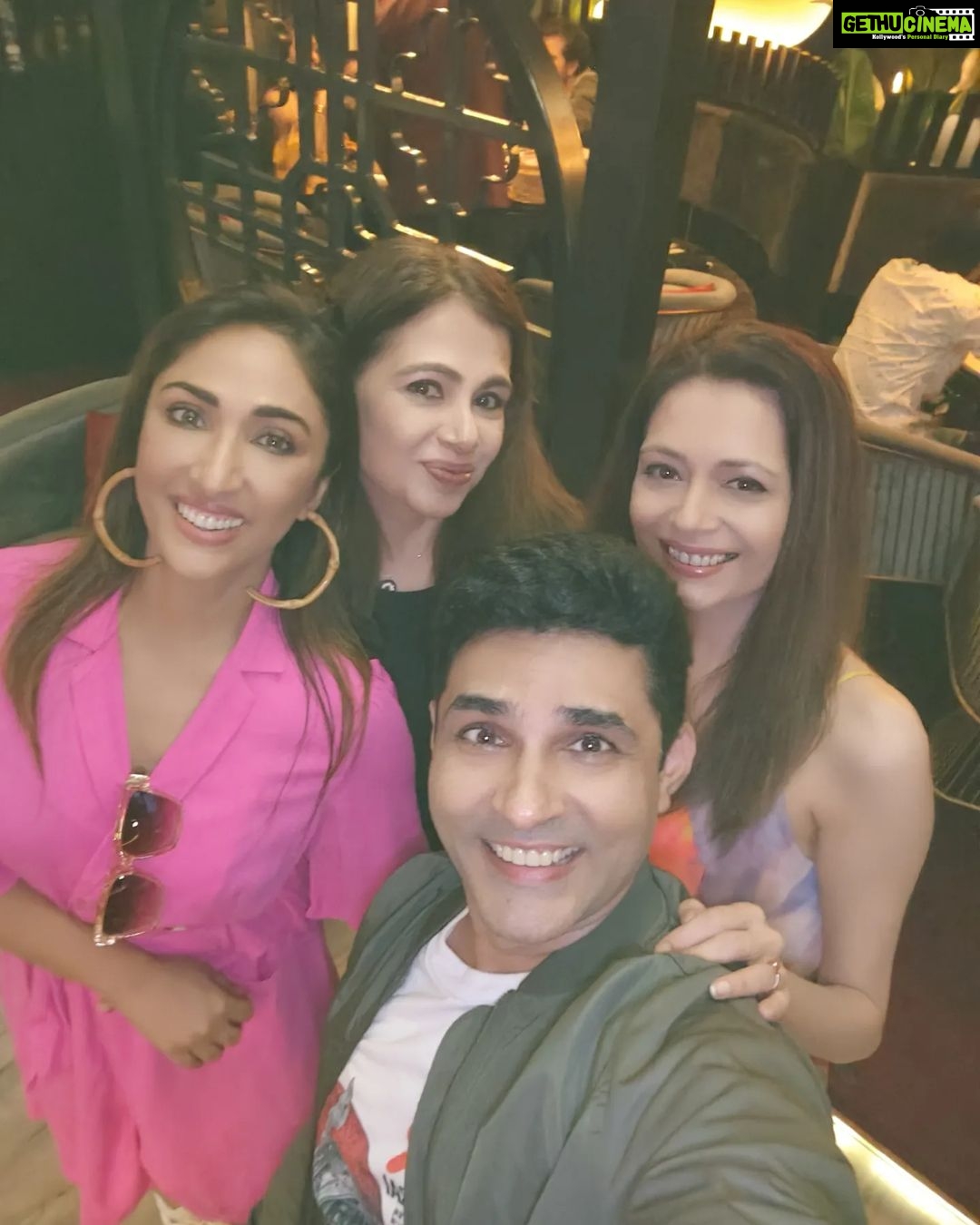 Mouli Ganguly Instagram - Thankyou nashu @nattashasingh and @samyuktasingh23 for introducing us to the most healthiest yummiest vegetarian friendly Japanese cuisine of @tsubakiworli β€οΈ More success to you gals π€π . . @celeb_manager_ujit loved the outfit π€ TSUBAKI