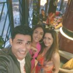 Mouli Ganguly Instagram - Thankyou nashu @nattashasingh and @samyuktasingh23 for introducing us to the most healthiest yummiest vegetarian friendly Japanese cuisine of @tsubakiworli ❤️ More success to you gals 🤗😘 . . @celeb_manager_ujit loved the outfit 🤗 TSUBAKI
