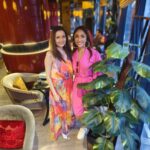Mouli Ganguly Instagram - Thankyou nashu @nattashasingh and @samyuktasingh23 for introducing us to the most healthiest yummiest vegetarian friendly Japanese cuisine of @tsubakiworli ❤️ More success to you gals 🤗😘 . . @celeb_manager_ujit loved the outfit 🤗 TSUBAKI