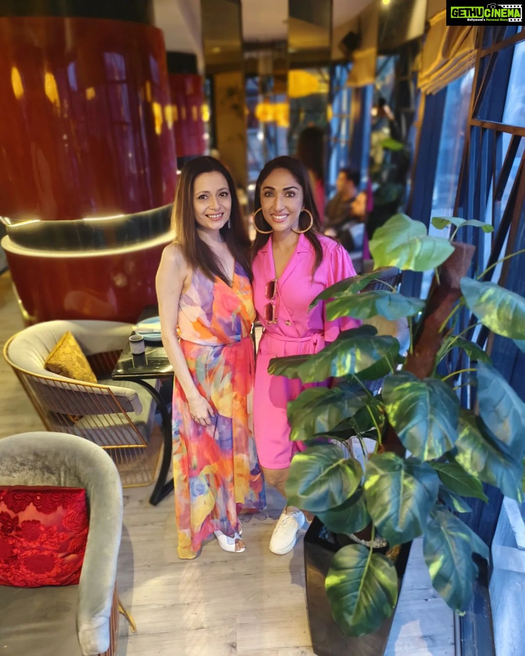 Mouli Ganguly Instagram - Thankyou nashu @nattashasingh and @samyuktasingh23 for introducing us to the most healthiest yummiest vegetarian friendly Japanese cuisine of @tsubakiworli β€οΈ More success to you gals π€π . . @celeb_manager_ujit loved the outfit π€ TSUBAKI