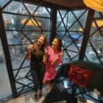 Mouli Ganguly Instagram - Thankyou nashu @nattashasingh and @samyuktasingh23 for introducing us to the most healthiest yummiest vegetarian friendly Japanese cuisine of @tsubakiworli ❤️ More success to you gals 🤗😘 . . @celeb_manager_ujit loved the outfit 🤗 TSUBAKI