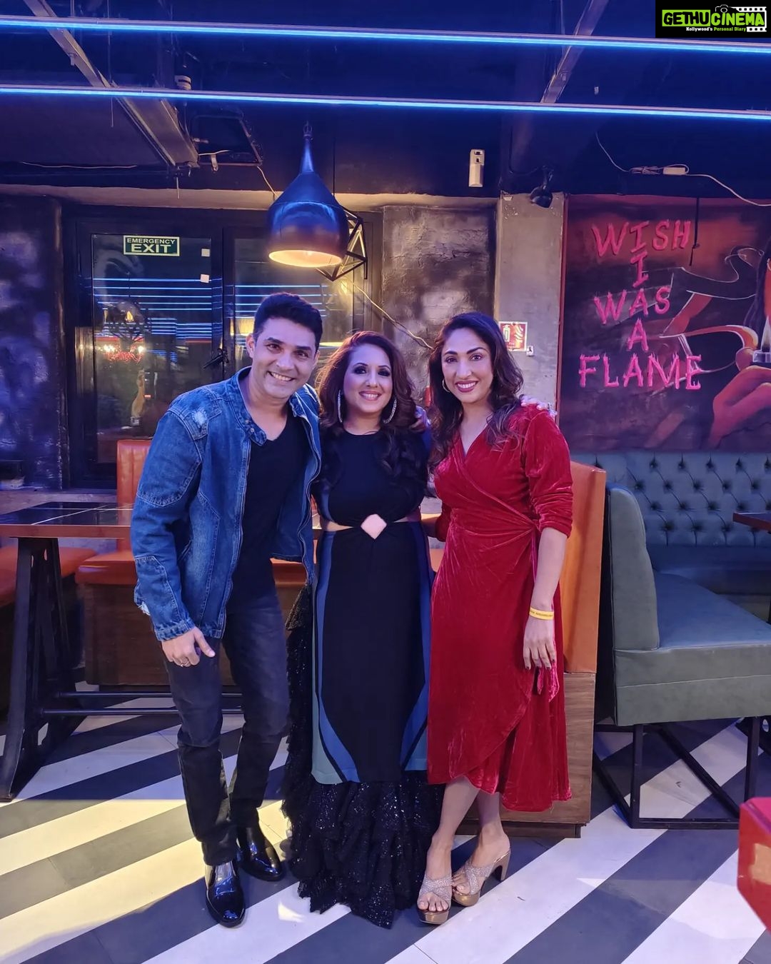 Mouli Ganguly Instagram - Its all about last nite Munni 's @munishakhatwani bday 🥳 . Thanku @charulmalik for these lovely candid clicks ❤️ Juhu, Maharashtra, India