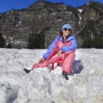 Mouli Ganguly Instagram - Pose karte karte didn't realise only my legs were almost frozen🥶🥶 Till the caring locals gave me there warmer.. hand knitted woollen socks ..and finally I could sense my feet 😅 . . #mouliganguly #snowday #snowpictures #himachal #manali #inthesnow #travel #traveldiaries #manalidiaries