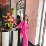 Mouli Ganguly Instagram - Thankyou everyone for the lovely birthday wishes❤️🙏 Only GRATITUDE ! Every moment is a treasure that one should relish so make it count ! Wearing this lovely fuschia coord from @shop.bythebay 💗 Thankyou @gomamumbai for this scrumptious amazing treat .Loved every bite🤩 . . . #mouliganguly #birthdaypost Radisson Mumbai Goregaon