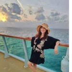 Mouli Ganguly Instagram - Good vibes happen on the tides 🌊
