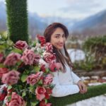 Mouli Ganguly Instagram - All white and pink mood! #mouliganguly